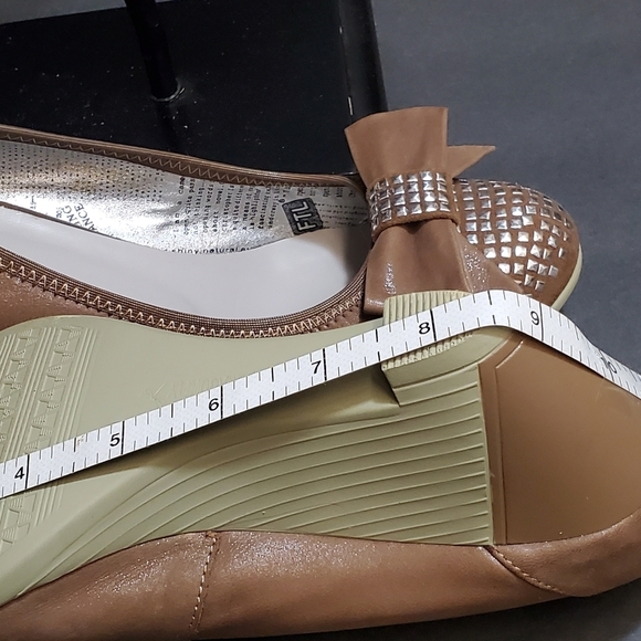 NWOT RED DRAGONFLY  Bow-Tied Wedge Heel Shoes - Picture 7 of 8